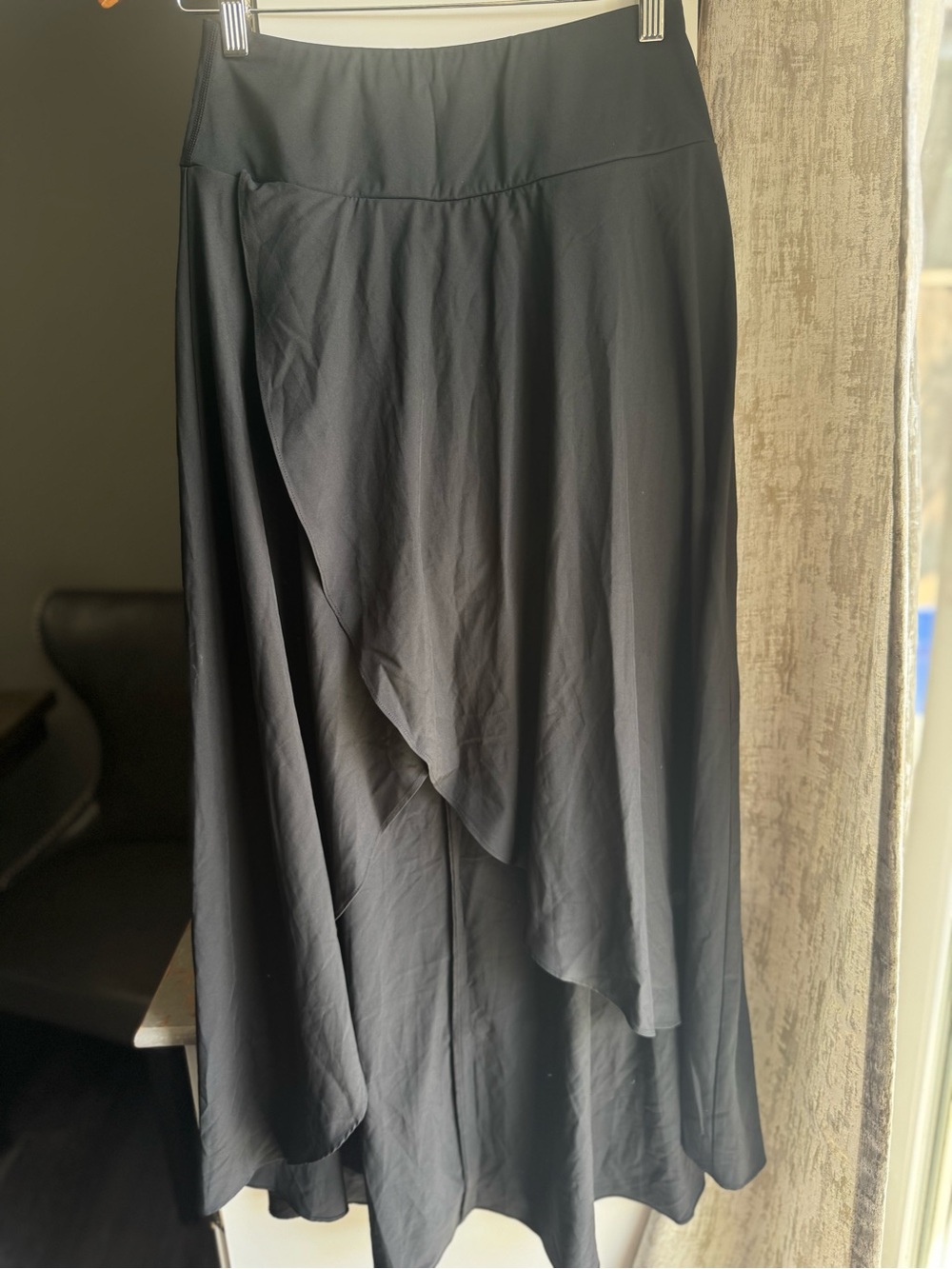 HALARA Black High-Low Maxi Skirt